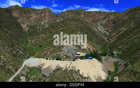 Altai, Altai, CHN. 14. Juli 2016. Altai, China - 14. Juli 2016: (Nur zur redaktionellen Verwendung. CHINA aus) Koktokay ist eine Stadt der Fuyun Grafschaft, Altay Präfektur, Xinjiang, China. Der Irtysch fließt durch Koktokay. Es hat reichliche Mineral- und touristischen Ressourcen, einschließlich der Koktokay nationaler Geopark. Ab 2000 hatte es eine Bevölkerung von 6014. Die Bilder zeigen Koktokay Wasserkraftwerk und die Geschichte dahinter. © SIPA Asien/ZUMA Draht/Alamy Live-Nachrichten Stockfoto