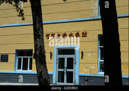 Altai, Altai, CHN. 14. Juli 2016. Altai, China - 14. Juli 2016: (Nur zur redaktionellen Verwendung. CHINA aus) Koktokay ist eine Stadt der Fuyun Grafschaft, Altay Präfektur, Xinjiang, China. Der Irtysch fließt durch Koktokay. Es hat reichliche Mineral- und touristischen Ressourcen, einschließlich der Koktokay nationaler Geopark. Ab 2000 hatte es eine Bevölkerung von 6014. Die Bilder zeigen Koktokay Wasserkraftwerk und die Geschichte dahinter. © SIPA Asien/ZUMA Draht/Alamy Live-Nachrichten Stockfoto