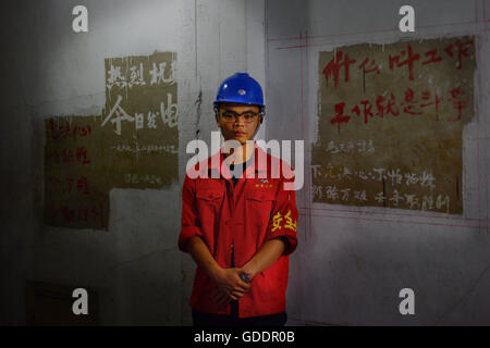 Altai, Altai, CHN. 14. Juli 2016. Altai, China - 14. Juli 2016: (Nur zur redaktionellen Verwendung. CHINA aus) Koktokay ist eine Stadt der Fuyun Grafschaft, Altay Präfektur, Xinjiang, China. Der Irtysch fließt durch Koktokay. Es hat reichliche Mineral- und touristischen Ressourcen, einschließlich der Koktokay nationaler Geopark. Ab 2000 hatte es eine Bevölkerung von 6014. Die Bilder zeigen Koktokay Wasserkraftwerk und die Geschichte dahinter. © SIPA Asien/ZUMA Draht/Alamy Live-Nachrichten Stockfoto