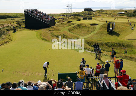 South Ayrshire, Schottland. 14. Juli 2016. Yuta Ikeda (JPN) Golf: Yuta Ikeda Japan abschlägt am 8. Loch in der ersten Runde des 145. British Open Championship auf dem Old Course, Royal Troon Golf Club in South Ayrshire, Schottland. Bildnachweis: Koji Aoki/AFLO SPORT/Alamy Live-Nachrichten Stockfoto