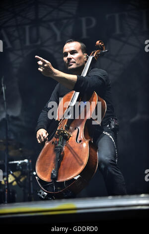 Vizovice, Region Zlin. 14. Juli 2016. Ausführung Metall-Violoncello Band Apocalyptica führt beim internationalen Musikfestival Masters of Rock in Vizovice, Zlin Region, Tschechische Republik, 14. Juli 2016. Bildnachweis: Dalibor Gluck/CTK Foto/Alamy Live-Nachrichten Stockfoto