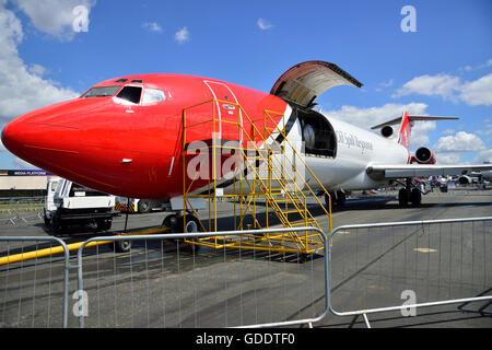 Farnborough, Hampshire, UK. 14. Juli 2016. Tag 4 der Farnborough International Airshow. Boeing 727 für Oil Spill Response mit seiner Sprühsystem angepasst unter an der Rückseite angebracht.  Oil Spill Response reist weltweit reagieren auf Industrie Öl verschütten Freitag 15. feiert das hundertjährige Jubiläum der Firma Boeing. Bildnachweis: Wendy Johnson/Alamy Live-Nachrichten Stockfoto