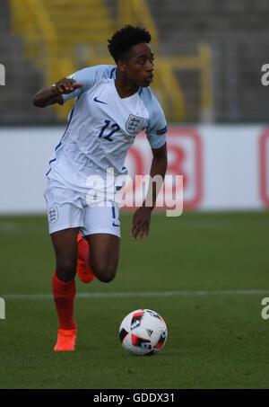 Ulm, Deutschland. 15. Juli 2016. Englands Kyle Walker-Peters in Aktion während der UEFA-U19-Europameisterschaft Gruppe Stadium Fußball Spiel zwischen den Niederlanden und England im Donaustadion in Ulm, Deutschland, 15. Juli 2016. Foto: MARIJAN MURAT/Dpa/Alamy Live News Stockfoto