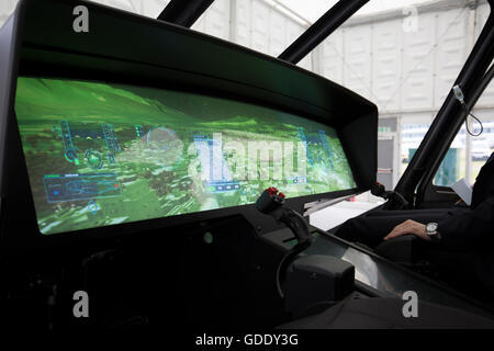 Farnborough, Großbritannien. 15. Juli 2016. Flugsimulator auf Futures Tag & FAB Freitag in Farnborough International Airshow 2016 Credit: Keith Larby/Alamy Live News Stockfoto