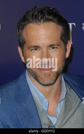 Brooklyn, NY, USA. 15. Juli 2016. Ryan Reynolds im Ankunftsbereich für Piaget Launch Party für die Maison Zeitmesser, die Duggal Gewächshaus, Brooklyn, NY 15. Juli 2016. Bildnachweis: Kristin Callahan/Everett Collection/Alamy Live-Nachrichten Stockfoto