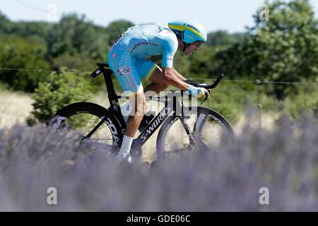 Frankreich. 15. Juli 2016.  ARU Fabio (ITA) ASTANA PRO Mannschaft während der Etappe 13 (Zeitfahren) der Tour de France 2016 eine 37,5 km Einzelzeitfahren zwischen Bourg-Saint-Andeol und La Caverne du Pont-d ' Arc, am 15. Juli 2016 in La Caverne du Pont-d ' Arc Credit: Action Plus Sport Bilder/Alamy Live News Stockfoto