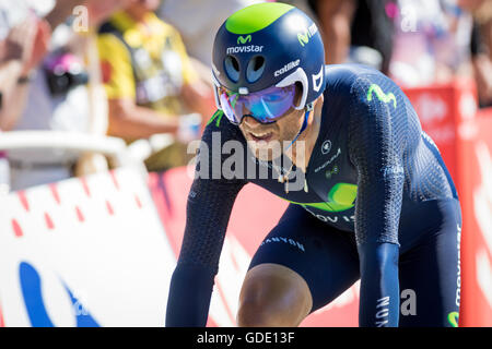 Vallon-Pont-d ' Arc, Frankreich. 15. Juli 2016. Alejandro Valverde (Movistar) beendet die Etappe an 15. Stelle. Valverde ist derzeit 5. in der Gesamtwertung, 3 17' hinter dem GC führenden Chris Froome (Team Sky). John Kavouris/Alamy Live-Nachrichten Stockfoto