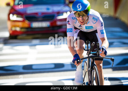 Vallon-Pont-d ' Arc, Frankreich. 15. Juli 2016. Adam Yates (Orica-BikeExchange) endet 18. auf der Bühne. Yates behielt seine Führung in der besten Jungfahrers. John Kavouris/Alamy Live-Nachrichten Stockfoto