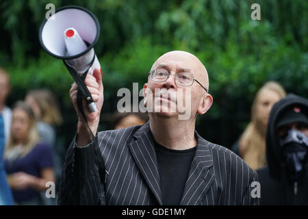 London, England, Vereinigtes Königreich. 15. Juli 2016. Ian Bone Gründer des Klassenkampfes hält eine Parade auf Boris vor Boris Haus in Islington, London. Bildnachweis: Siehe Li/Alamy Live News Stockfoto