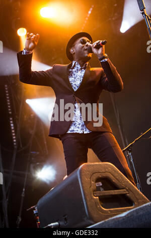 Locarno, Schweiz. 15. Juli 2016. Der amerikanischen Soul-Sängerin und Schauspieler Egbert Nathaniel Dawkins III bekannt als ALOE BLACC live auf der Bühne in Piazza Grande während durchführen "Mond & Stars 2016" Credit: Rodolfo weitertransferiert/Alamy Live News Stockfoto