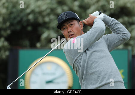 South Ayrshire, Schottland. 15. Juli 2016. Hideto Tanihara (JPN) Golf: Hideto Tanihara Japans am ersten Loch in der zweiten Runde des 145. British Open Championship auf dem Old Course, Royal Troon Golf Club in South Ayrshire, Schottland. Bildnachweis: Koji Aoki/AFLO SPORT/Alamy Live-Nachrichten Stockfoto