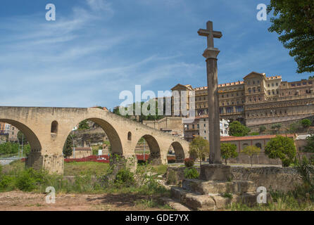 Spanien, Katalonien, Manresa Stadt, die alte Brücke und San Ignacio de Loyola Cave und Heiligtum Stockfoto