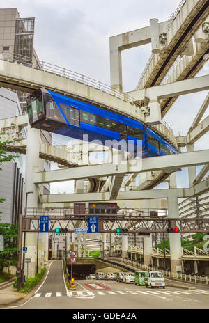 Japan, Chiba City, hängende Einschienenbahn Stockfoto