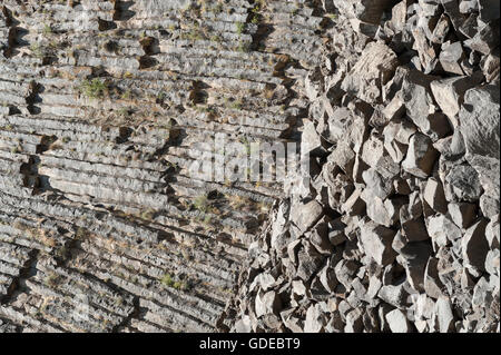 Basalt Säulen und Felsen im Garni Schlucht (auch genannt "Sinfonie der Steine"), Armenien. Stockfoto