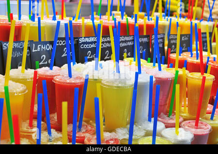 Frische Säfte Assortie. Boqueria Markt, Barcelona Stockfoto