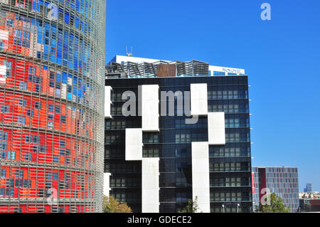 BARCELONA, Spanien - Februar 9: Torre Agbar und Herrlichkeiten Viertel Barcelonas Innenstadt auf 9. Februar 2015. Stockfoto