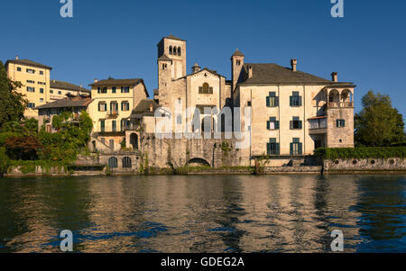 Ansicht des Benediktinerkloster auf der Insel San Giulio, Ortasee, Italien Stockfoto