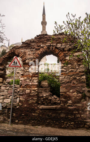 Alte Festungsruinen, Bosporus, Istanbul Stockfoto