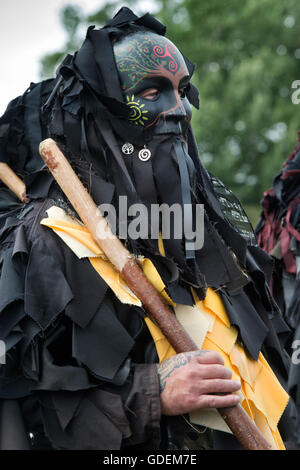 Mythago Morris Tänzer und Musiker bei Tewkesbury mittelalterlichen Festspielen 2016, Gloucestershire, England Stockfoto