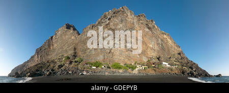 Strand und Berge auf Gomera. Kanarischen Inseln. Spanien. Horizontale Stockfoto