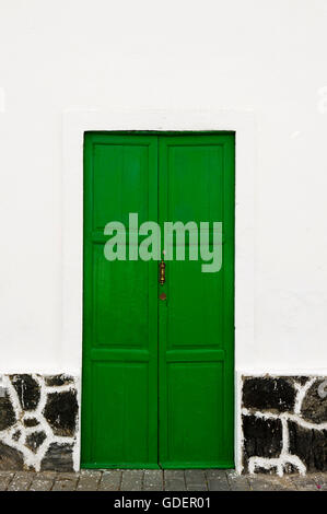 Grüne Tür, Teguise, Lanzarote, Kanarische Inseln, Spanien Stockfoto