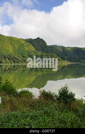 Kratersee Lagoa Das Furnas, Sao Miguel, Azoren, Portugal Stockfoto