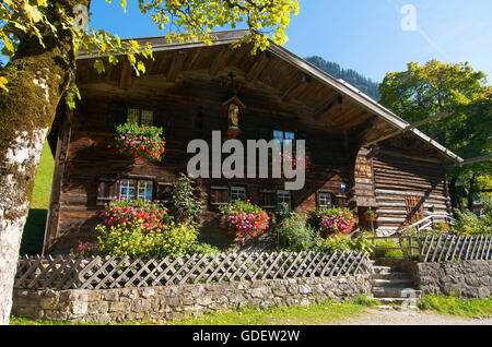 Traditionelles Bauernhaus in Gerstruben in der Nähe von Oberstdorf, Allgäu, Bayern, Deutschland Stockfoto