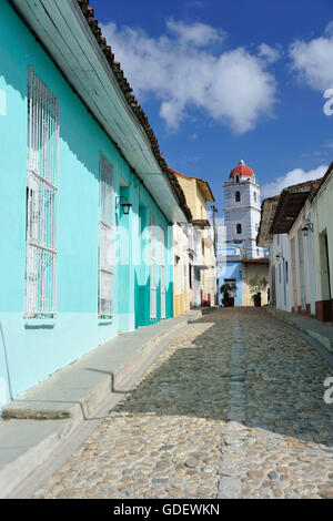 Lane und Kirche, Ciego de Avila, Kuba Stockfoto