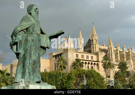 Ramon Llull Statue, Kathedrale La Seu, Palma De Mallorca, Spanien, Mallorca Stockfoto