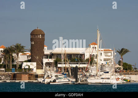 Marina mit Leuchtturm, Caleta de Fustes, Fuerteventura, Kanarische Inseln, Spanien, Europa Stockfoto