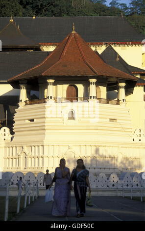 der Tempel Sri Dalada Maligawa in der Stadt Kandy von Sri Lanka in Asien. Stockfoto