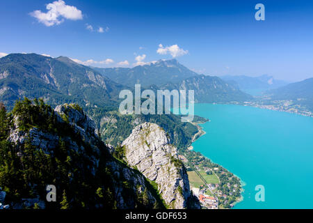 Steinbach am Attersee: Blick vom Gipfel Mahdlgupf auf dem Attersee (vorne) und See Mondsee, im Zentrum Mount Schafberg, Österreich Stockfoto