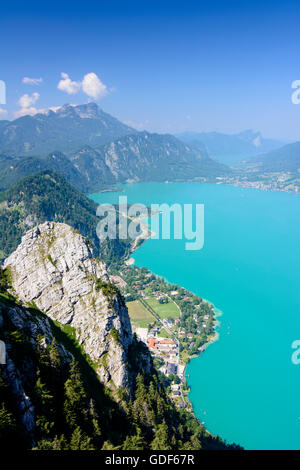 Steinbach am Attersee: Blick vom Gipfel Mahdlgupf auf dem Attersee (vorne) und See Mondsee, im Zentrum Mount Schafberg, Österreich Stockfoto