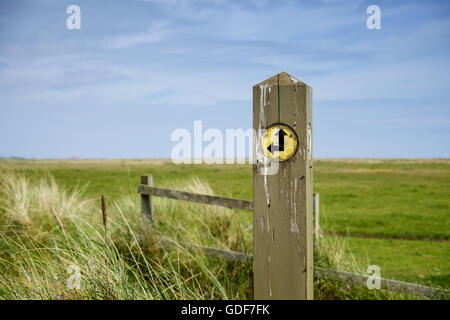 Wanderweg-Zeichen auf den John Muir Weg, Dunbar, Schottland. Stockfoto