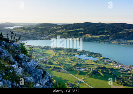 Mondsee: Blick von der Drachenwand Mondsee-See und das Dorf Mondsee, Österreich, Oberösterreich, Oberösterreich, Salzkamme Stockfoto