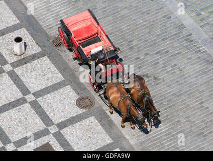 Beförderung mit einem Kutscher auf dem Altstädter Ring in Prag Stockfoto