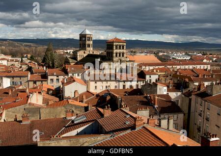 Die Abtei Kirche des Heiligen Austremoine in Issoire, Kirchen eines der fünf großen romanischen in der Auvergne, Frankreich, Europa Stockfoto