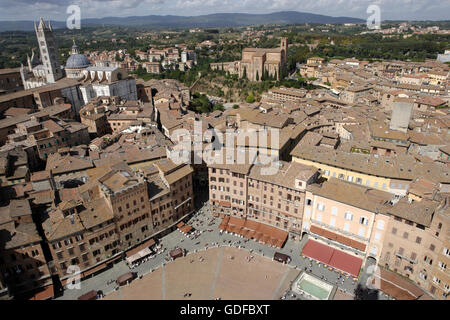 Blick auf Siena mit Santa Maria Assunta Cathedral, Siena, Toskana, Italien, Europa Stockfoto