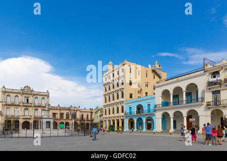 Plaza Vieja mit restaurierten Häusern, Kolonialbauten, Havanna, Kuba Stockfoto