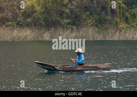 Fischer am Lago de Atitlán-See, Guatemala, Mittelamerika Stockfoto