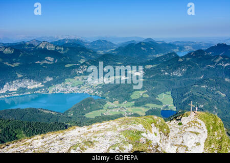 Sankt Gilgen: Blick vom Mount Schafberg auf See Wolfgangsee mit Sankt Gilgen, Salzkammergut, Salzburg, Österreich Stockfoto