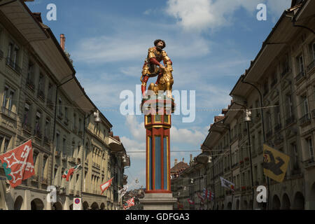 Ein Foto von der Samsonbrunnen auf th Kramgasse in Bern, Schweiz. Ein bekannter Schweizer Wahrzeichen. Stockfoto