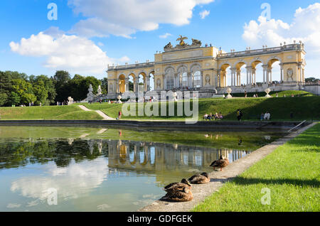 Wien, Wien: Gloriette in Schönbrunn Palast, Österreich, Wien, 13. Stockfoto