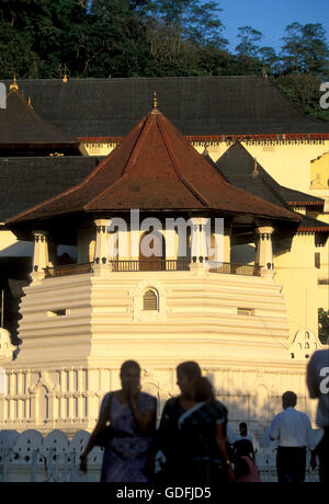 der Tempel Sri Dalada Maligawa in der Stadt Kandy von Sri Lanka in Asien. Stockfoto