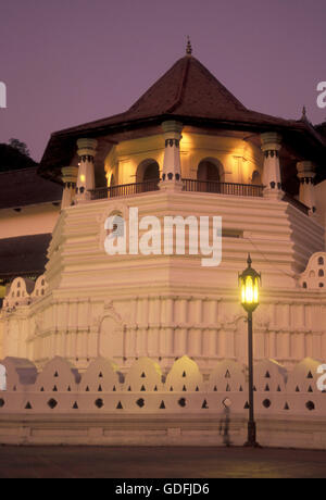 der Tempel Sri Dalada Maligawa in der Stadt Kandy von Sri Lanka in Asien. Stockfoto