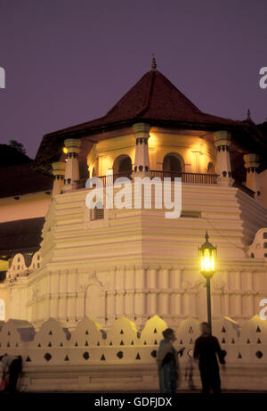 der Tempel Sri Dalada Maligawa in der Stadt Kandy von Sri Lanka in Asien. Stockfoto