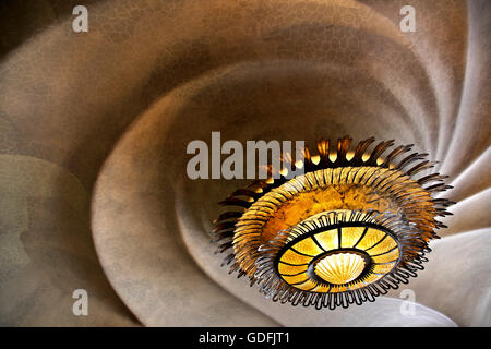 "Detail" (Decke) von Casa Batllo, eines der Meisterwerke von Antoni Gaudi, Barcelona, Katalonien, Spanien. Stockfoto