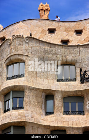 "Detail" aus "La Pedrera" ("Casa Milà"), eines der Meisterwerke von berühmten katalanischen Architekten Antoni Gaudi, Barcelona, Spanien. Stockfoto