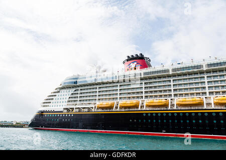 Disney Dream Cruise Schiff angedockt in Nassau, Bahamas Stockfoto