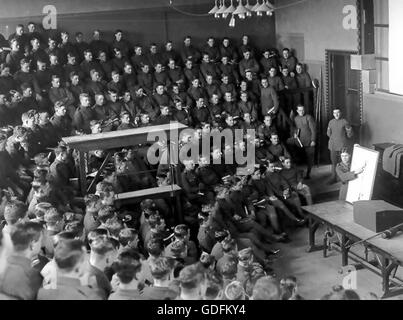 ERSTEN Weltkrieg Rekruten der Royal Flying Corps unter Training im Oxford University Museum Vortragssaal. Stockfoto